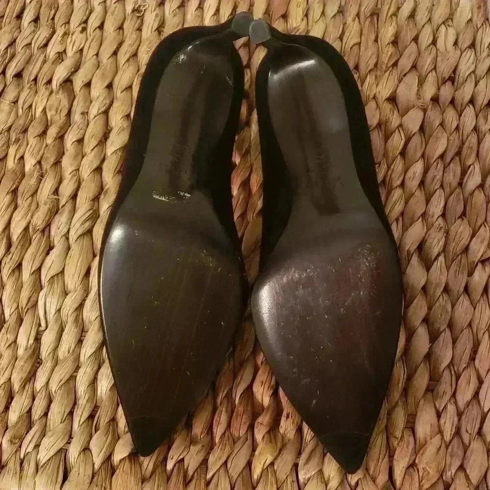 Stuart Weitzman Suede Scalloped Edge Heels - Picture 4 of 11